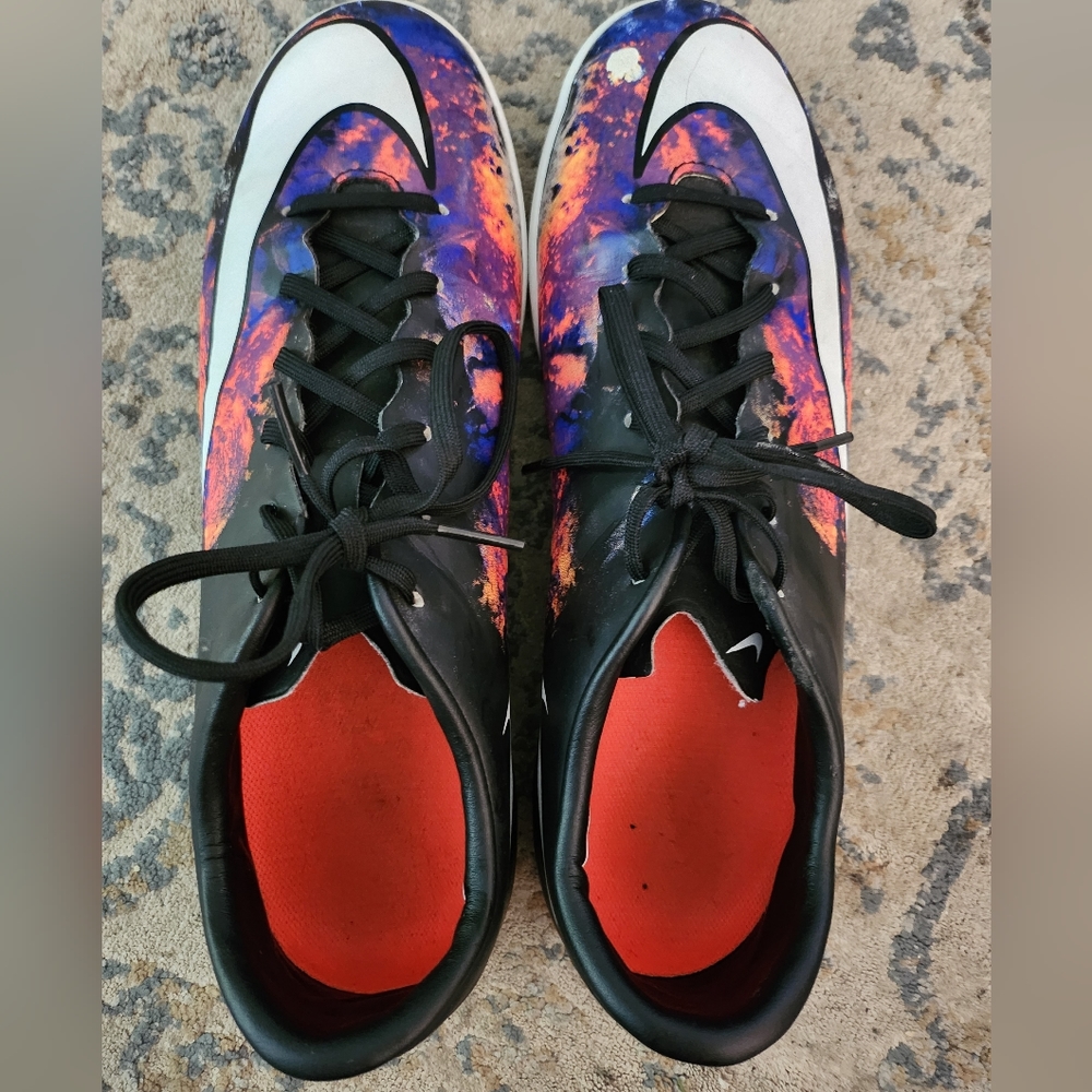 Nike Mercurial men's soccer athletic shoes size 10